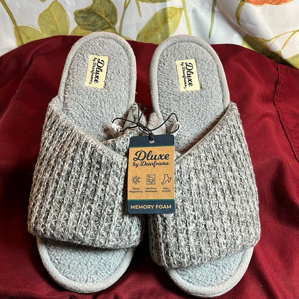 Dearfoams-Delux Gray Slippers-size XL